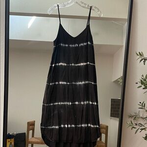 Velvet Hearts Black and White Tie-Dye Midi Dress. Size small!